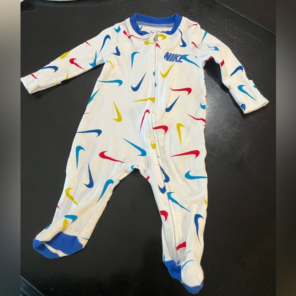 Nike onesie multi color swoosh 3 Months zip up mittens 3m